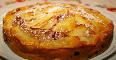 Clafoutis aux pommes flambées au Calvados