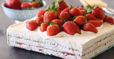 Gâteau aux Petit Beurre et fraises