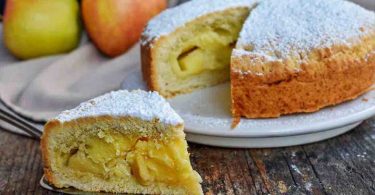 Gâteau aux pommes fourré à la crème
