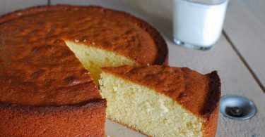 Le gâteau au yaourt à l’ancienne, sans sucre et tellement délicieux