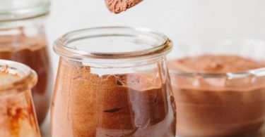 Mousse au chocolat et caramel beurre salé