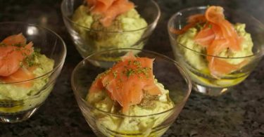 Mousse d’avocat et saumon fumé De Noël